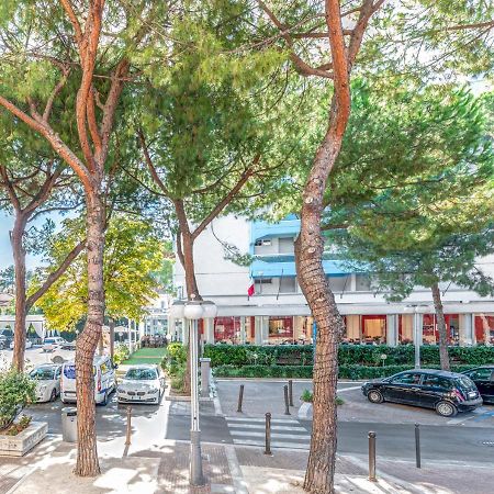 Hotel Zanarini In Centro A Riccione Exteriér fotografie