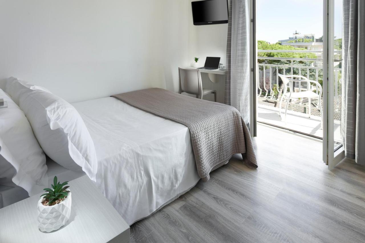 Hotel Zanarini In Centro A Riccione Exteriér fotografie