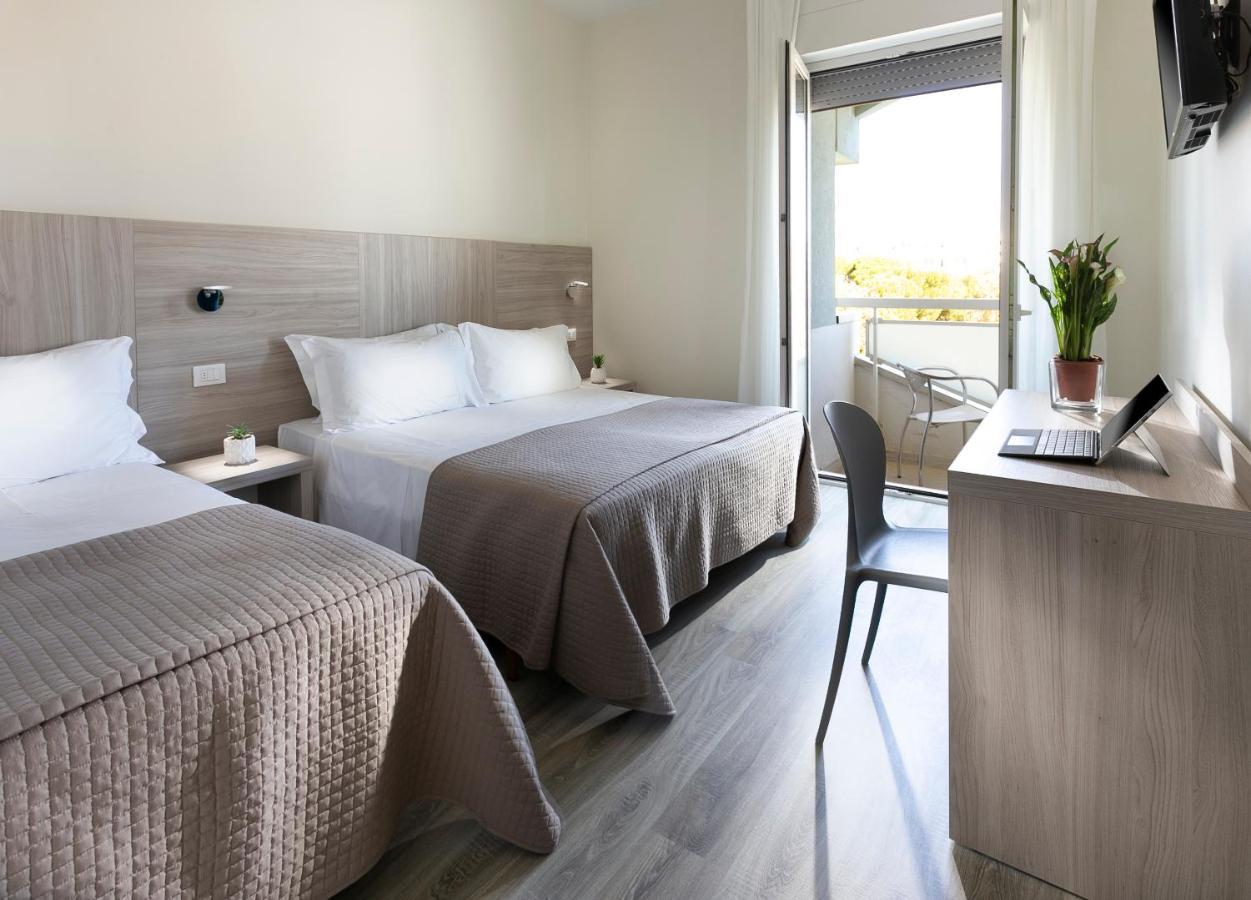 Hotel Zanarini In Centro A Riccione Exteriér fotografie