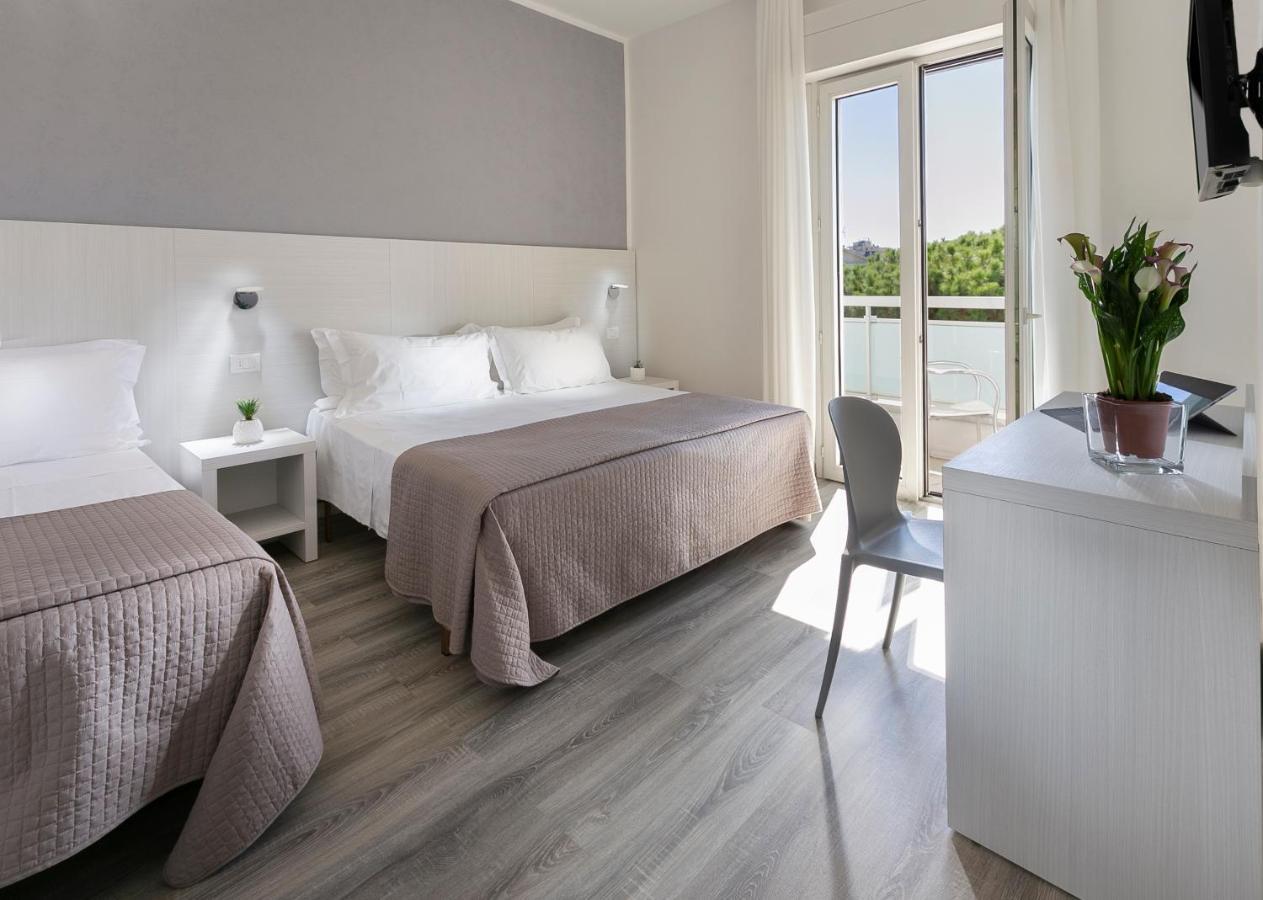Hotel Zanarini In Centro A Riccione Exteriér fotografie