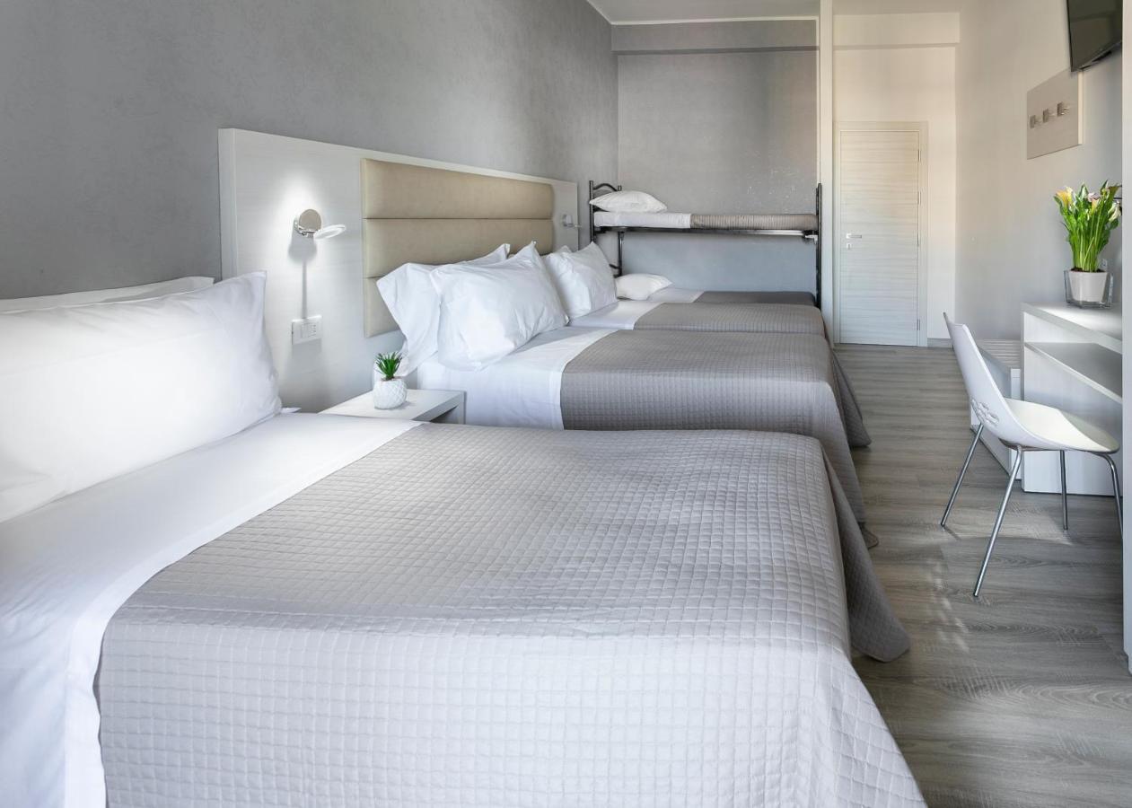 Hotel Zanarini In Centro A Riccione Exteriér fotografie