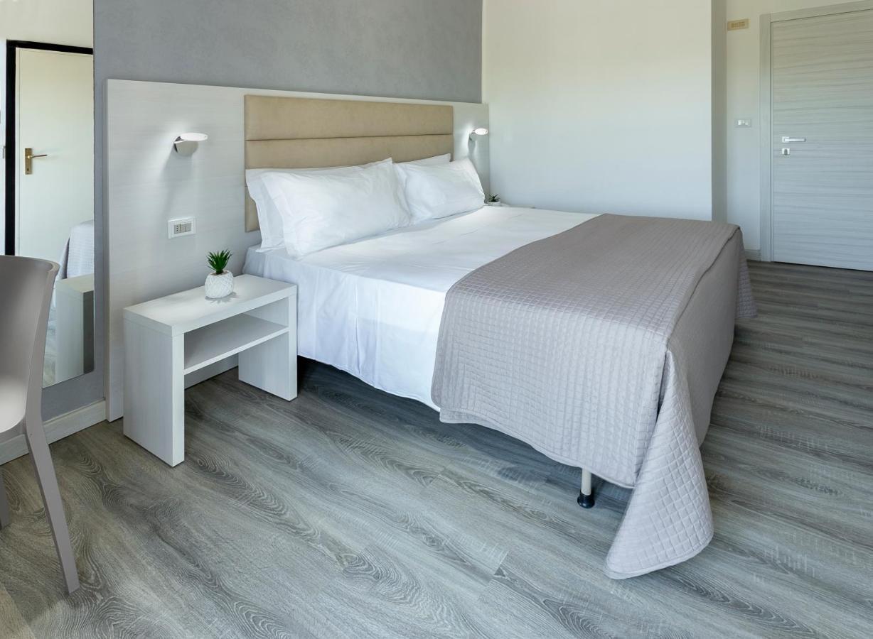 Hotel Zanarini In Centro A Riccione Exteriér fotografie