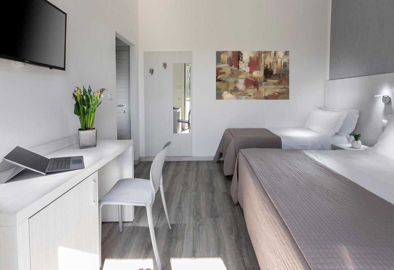 Hotel Zanarini In Centro A Riccione Exteriér fotografie