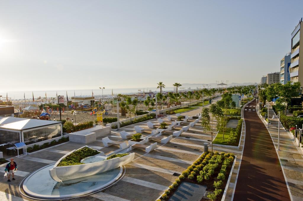 Hotel Zanarini In Centro A Riccione Exteriér fotografie