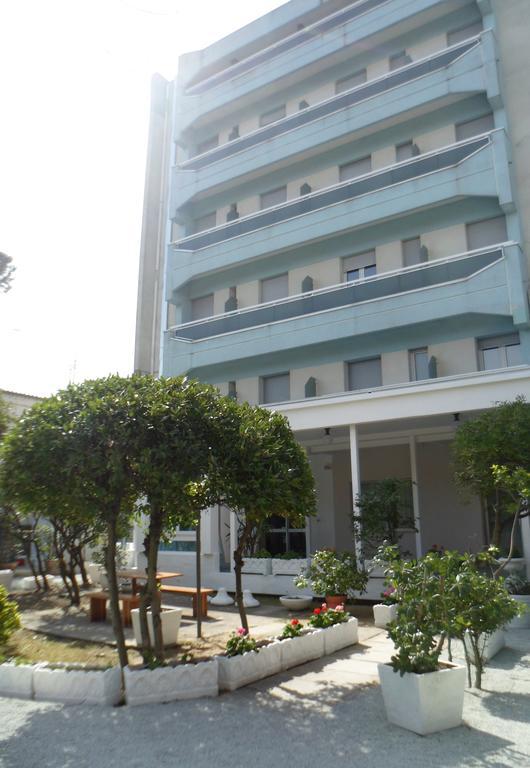 Hotel Zanarini In Centro A Riccione Exteriér fotografie