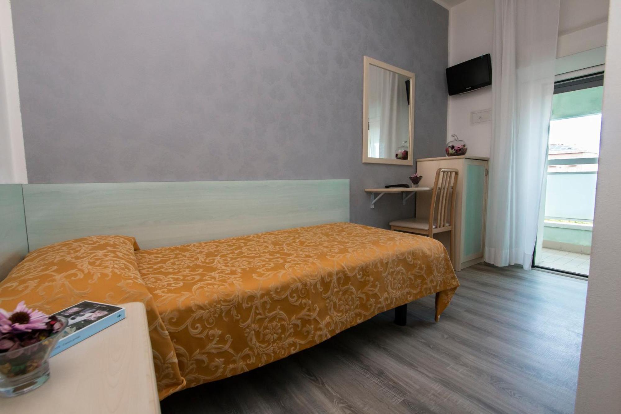 Hotel Zanarini In Centro A Riccione Exteriér fotografie