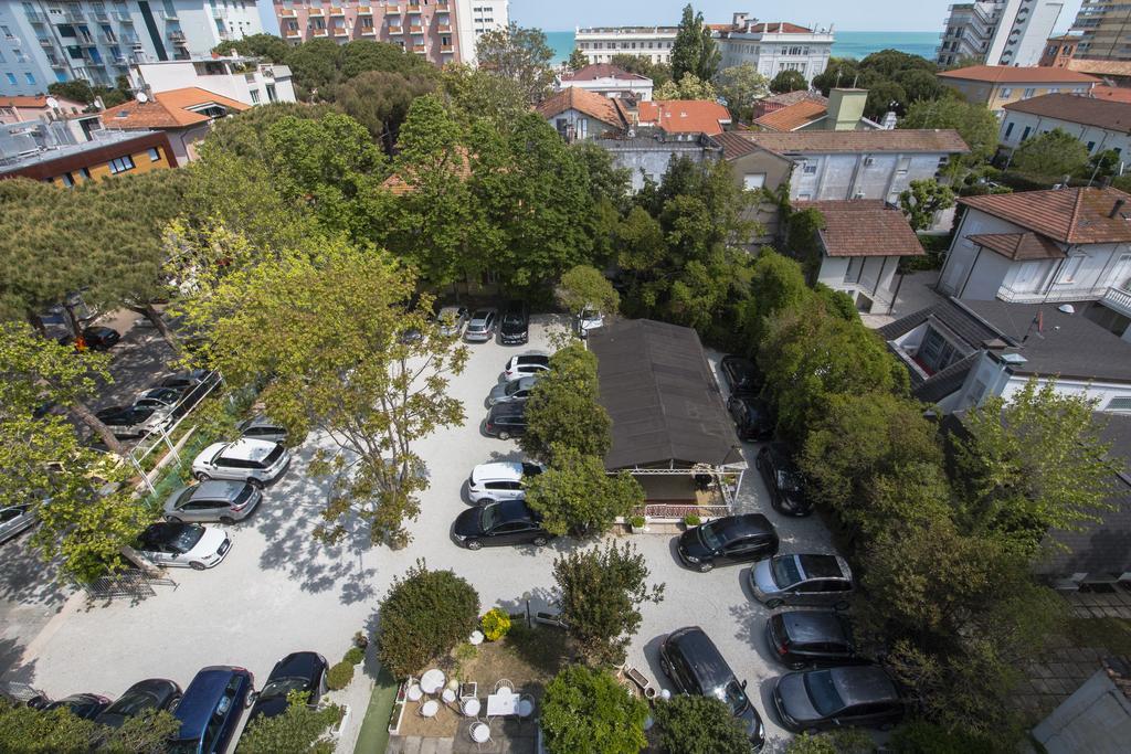 Hotel Zanarini In Centro A Riccione Exteriér fotografie