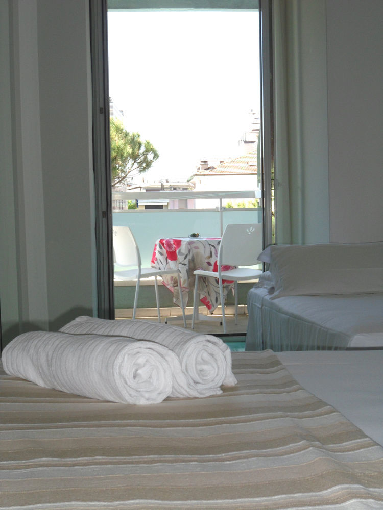 Hotel Zanarini In Centro A Riccione Exteriér fotografie
