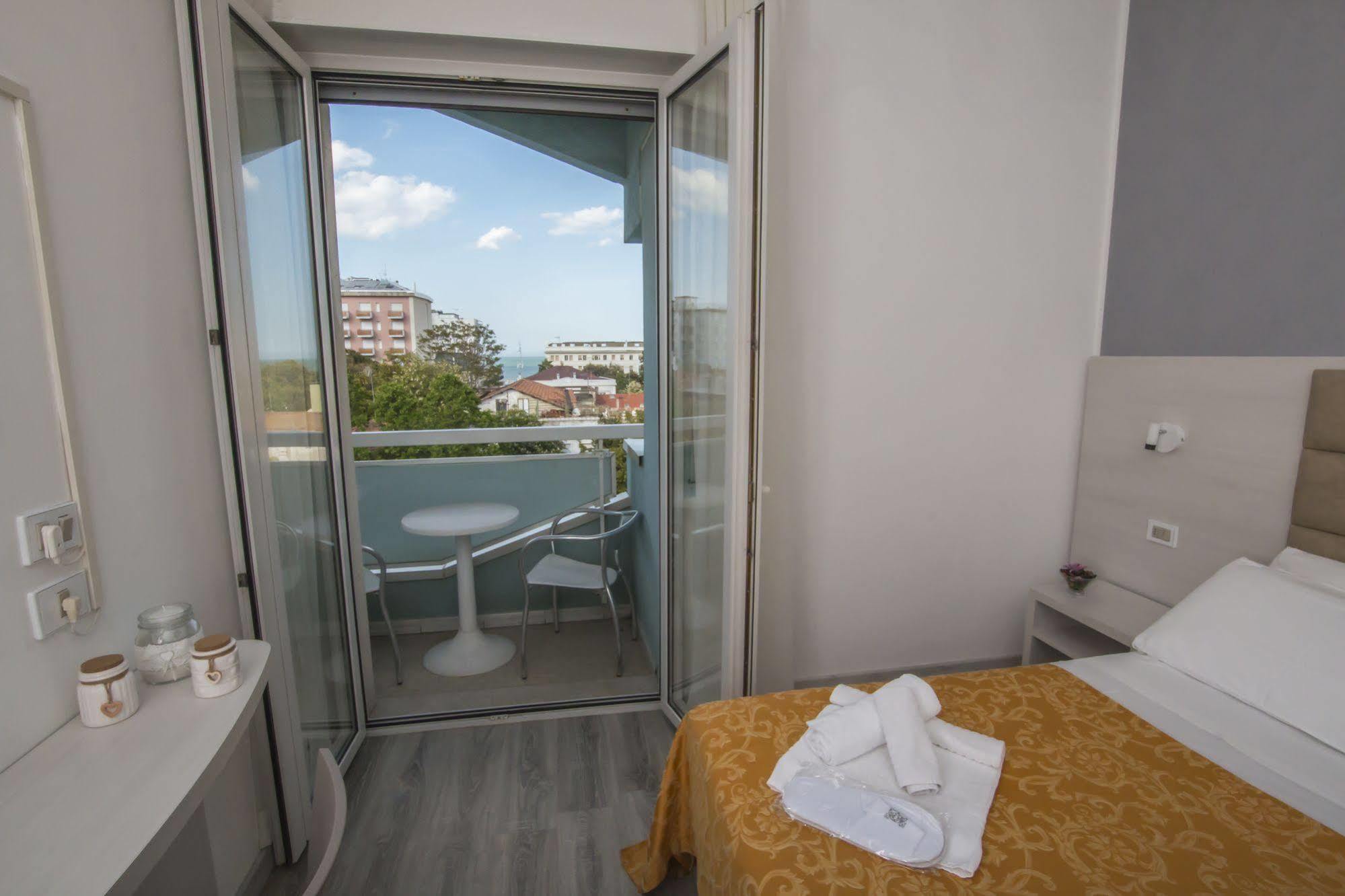 Hotel Zanarini In Centro A Riccione Exteriér fotografie