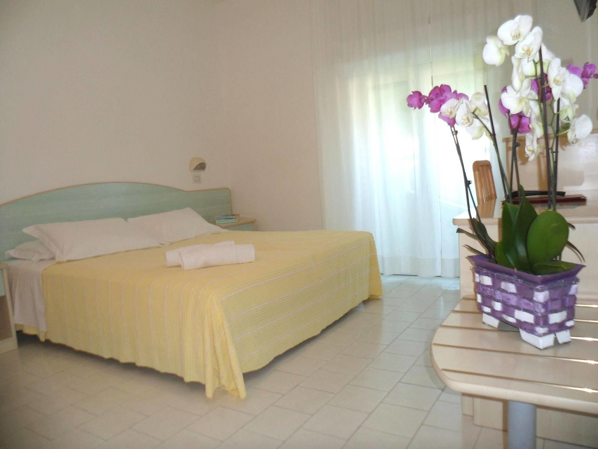 Hotel Zanarini In Centro A Riccione Exteriér fotografie
