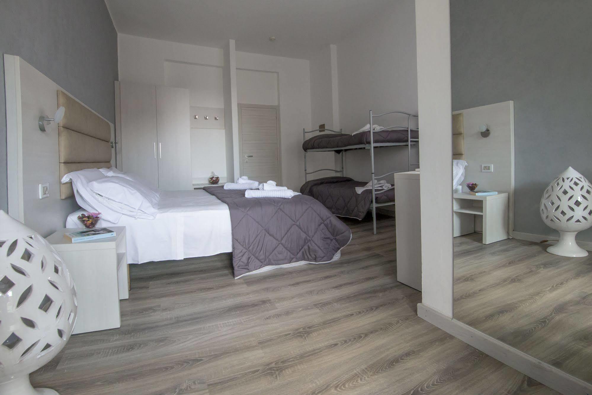 Hotel Zanarini In Centro A Riccione Exteriér fotografie