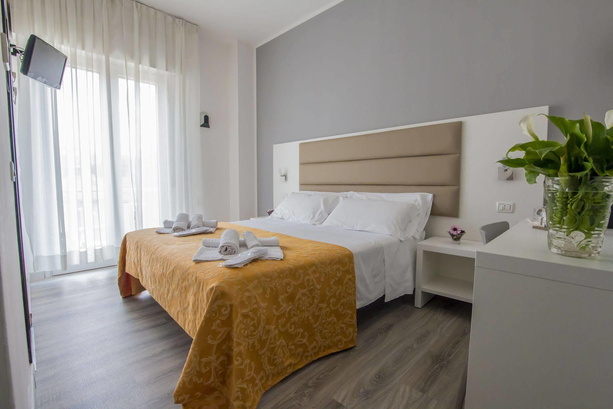 Hotel Zanarini In Centro A Riccione Exteriér fotografie