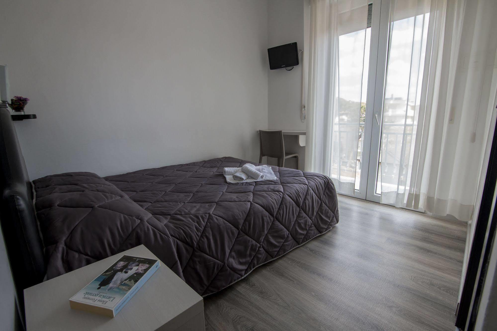 Hotel Zanarini In Centro A Riccione Exteriér fotografie