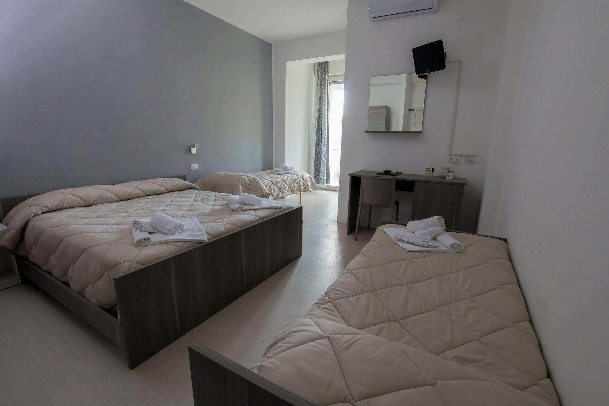 Hotel Zanarini In Centro A Riccione Exteriér fotografie