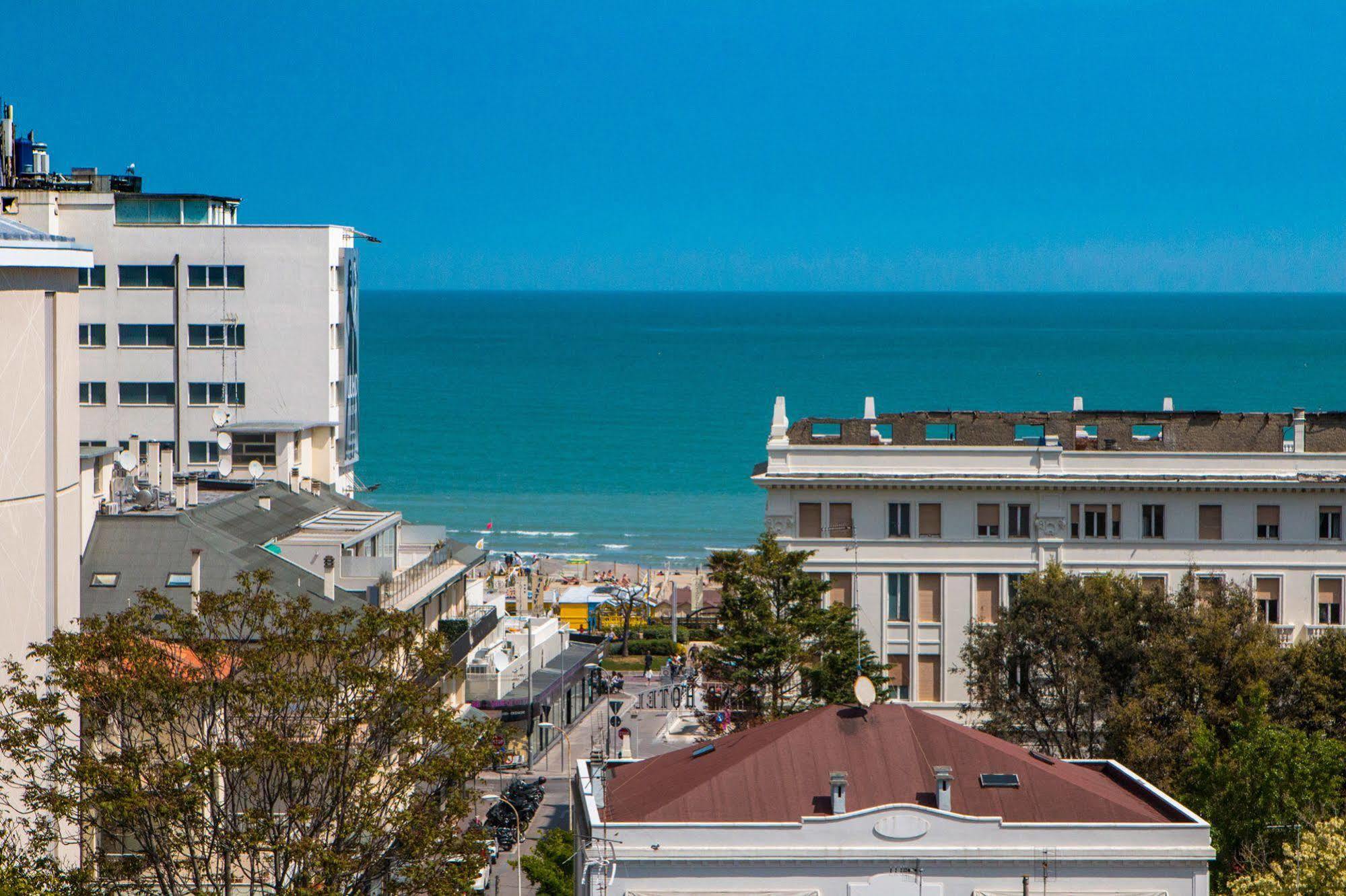 Hotel Zanarini In Centro A Riccione Exteriér fotografie